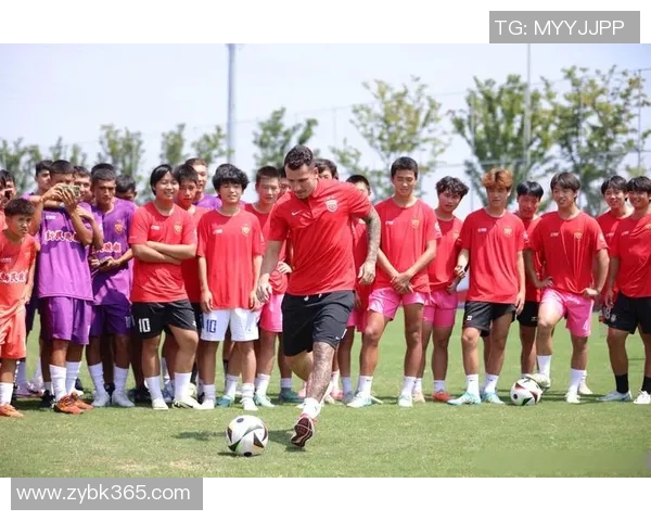 足球球星狂人传奇背后的激情故事与非凡执教智慧全面解读